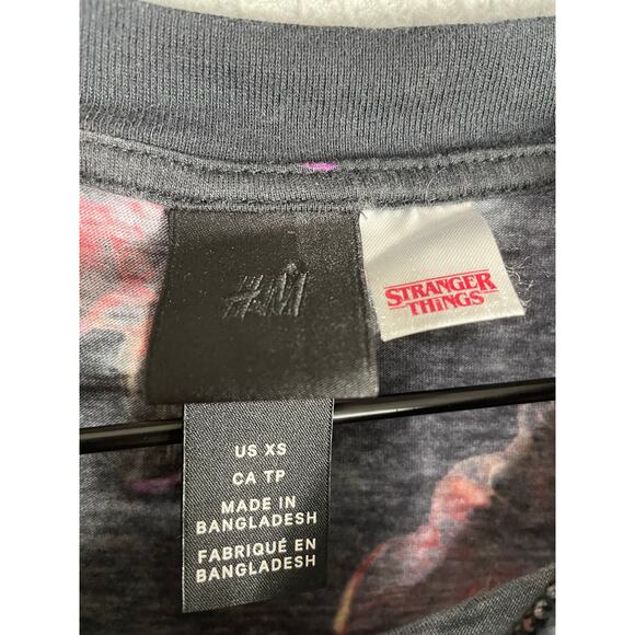 Lot of 2‎ Stranger Things T-Shirts H&M & Universal Studios Halloween XS/S - Picture 14 of 16